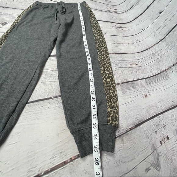 SPLENDID loungewear sweatpants gray with leopard animal print stripe, size S - Picture 10 of 14